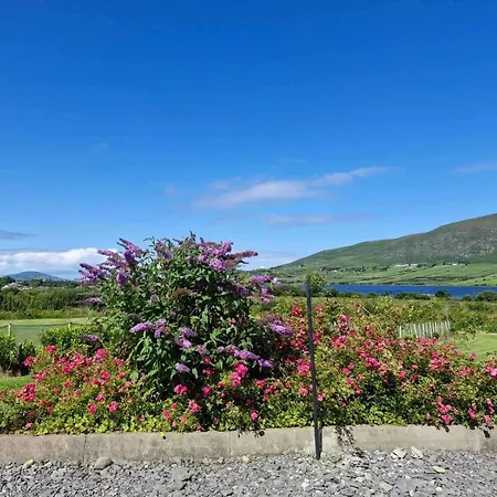 Rose - Sleeps 2 & Stunning Seaside Views 凯尔西温