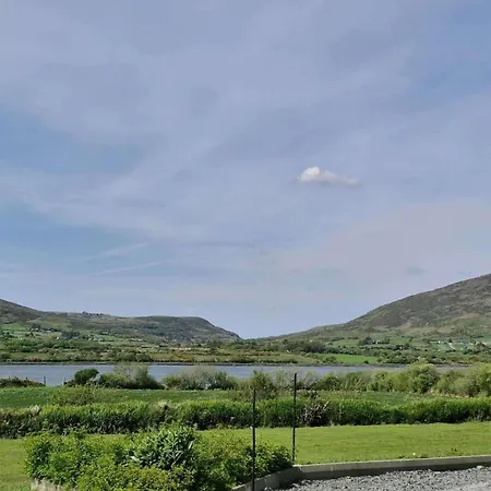 Rose - Sleeps 2 & Stunning Seaside Views Cahersiveen
