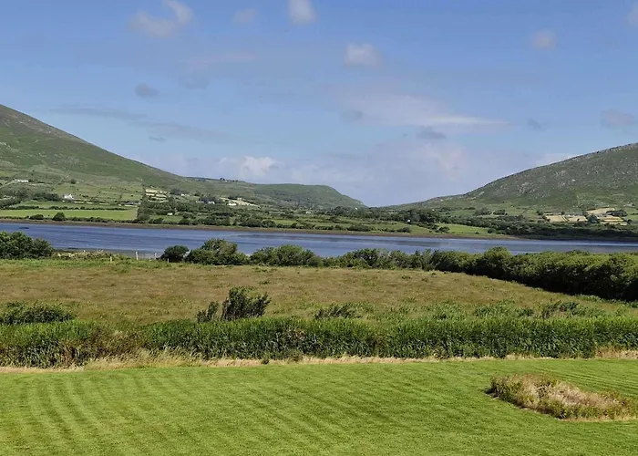 Villa Rose - Sleeps 2 & Stunning Seaside Views Cahersiveen